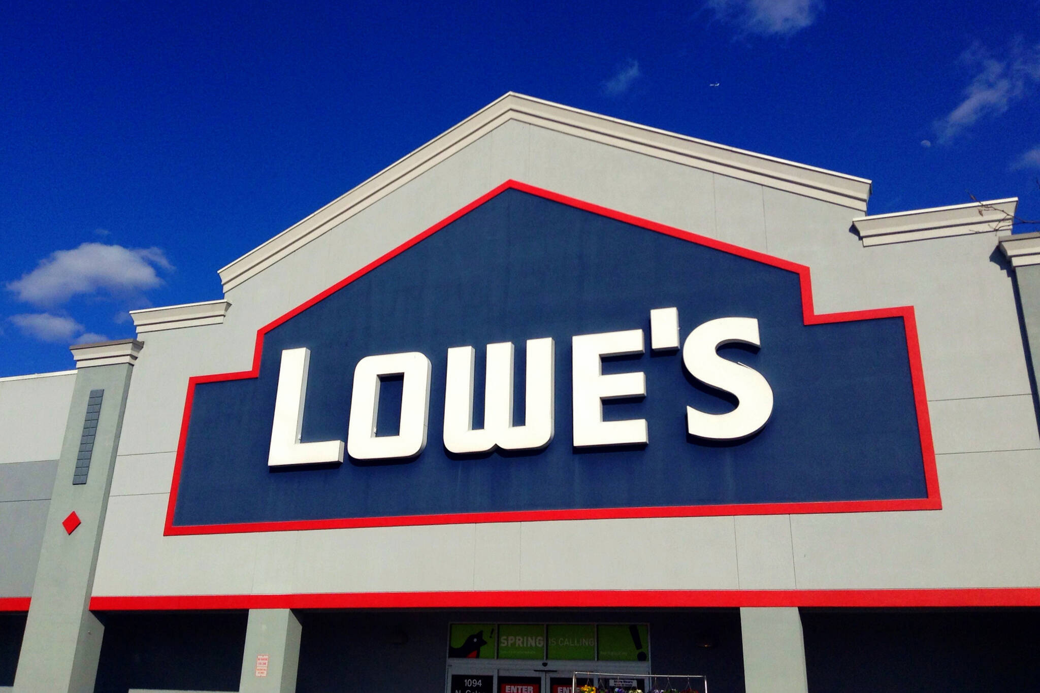 lowes closing